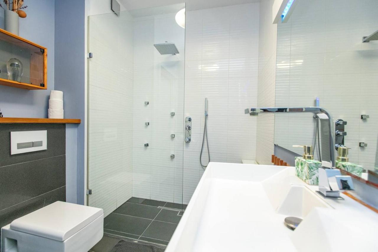 Dwupoziomowy, Rodzinny Apartament. Ochrona, Garaz. Varşova Dış mekan fotoğraf